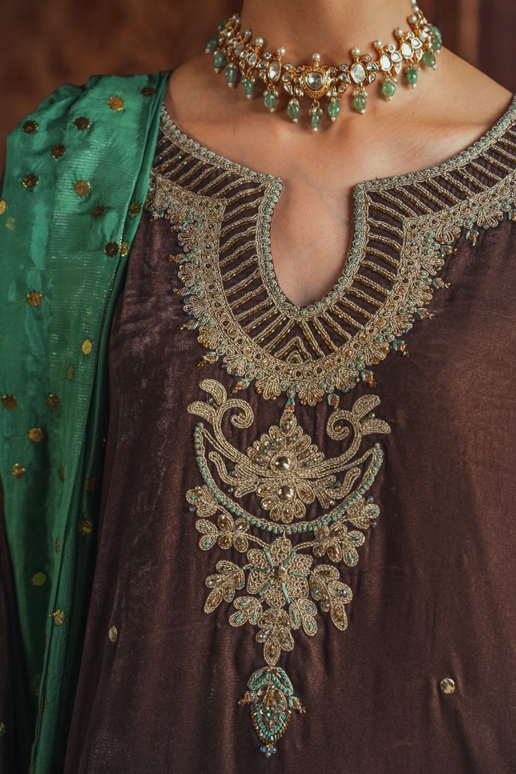 Amara & Sara embroidered neckline detail