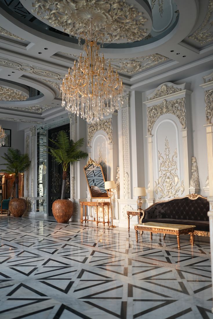 Casa Royal Event Complex hall with a chandelier and marble floor